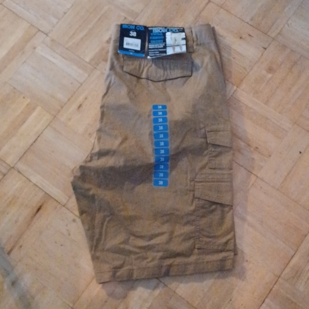 Iron Co. Cargo shorts men's size 40 waist color desert camel